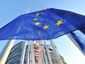 União Européia estimulará crédito para impulsionar crescimento econômico.