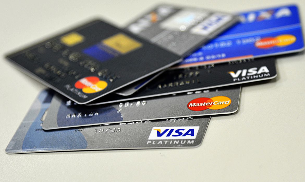 Economia | Pagamentos com cartões de crédito crescem 42% no primeiro trimestre