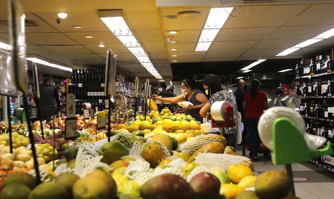 Economia | Estimativas do mercado para inflação e PIB permanecem estáveis