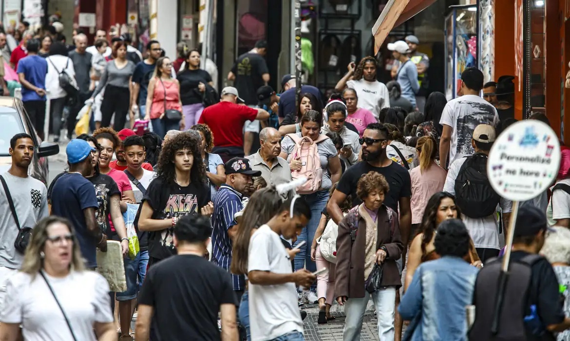 Economia | Brasil cria 85,9 mil postos de trabalho em abril, aponta Caged