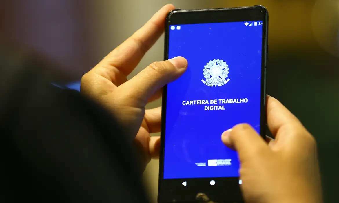Economia | Mercado de trabalho formal cresce 3,6%; servi&ccedil;o p&uacute;blico puxa alta