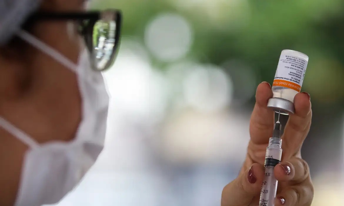 Sa&uacute;de | Vacinas contra covid-19 ser&atilde;o atualizadas contra novas variantes