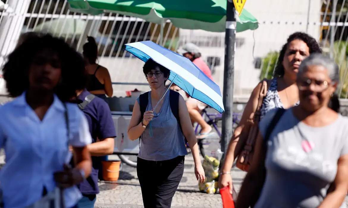Economia | Sal&aacute;rio m&iacute;nimo dever&aacute; subir para R$ 1.741 em 2027
